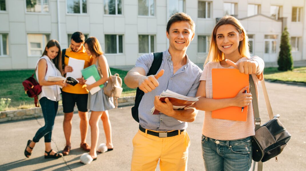 Servicio comunitario en la preparatoria